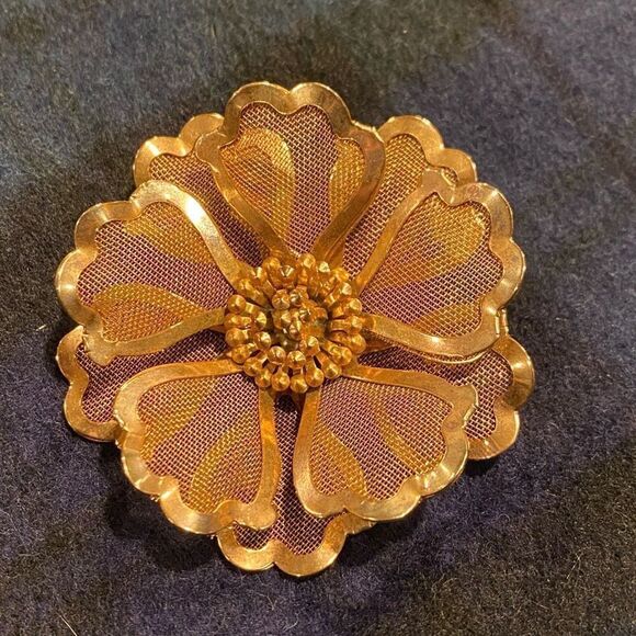 Vintage B.E.D Mesh Petal Flower Brooch Pin - Picture 2 of 10